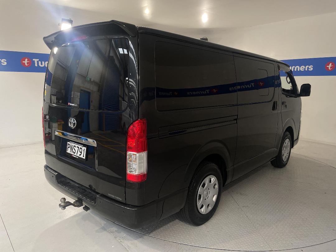 Photo '7' of Toyota Hiace