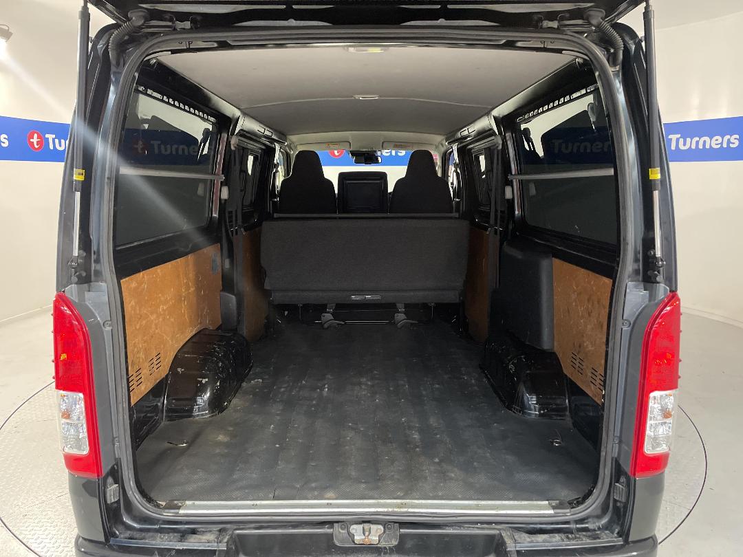 Photo '14' of Toyota Hiace