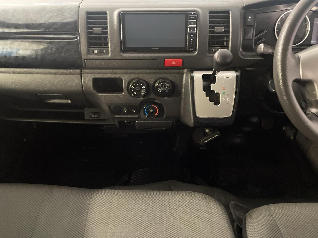 Photo '18' of Toyota Hiace