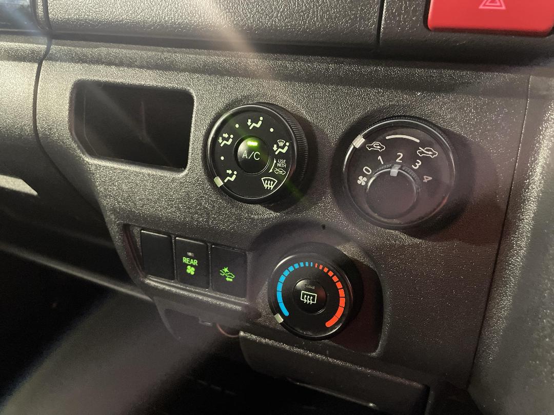 Photo '28' of Toyota Hiace