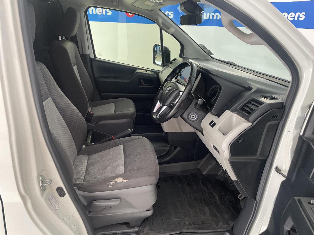 Photo '16' of Toyota Hiace