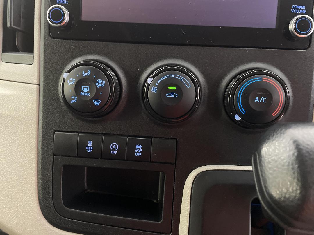 Photo '29' of Toyota Hiace