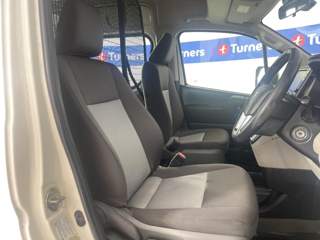 Photo '16' of Toyota Hiace