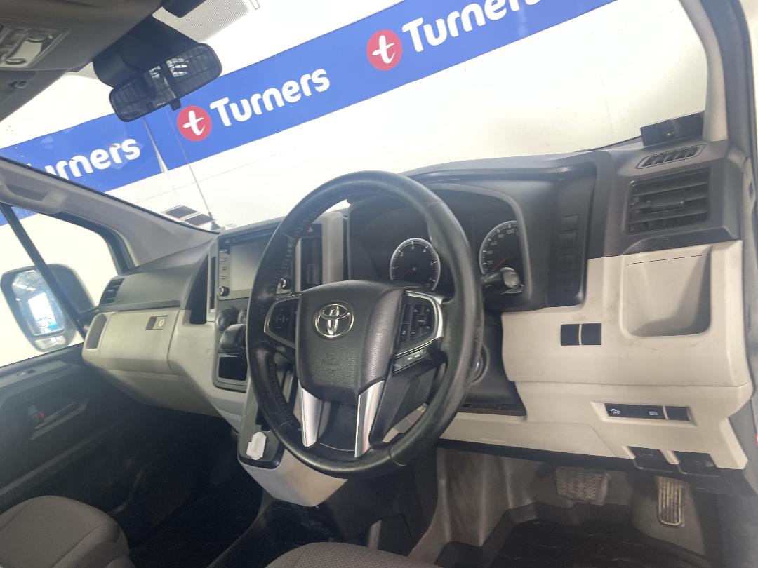 Photo '17' of Toyota Hiace