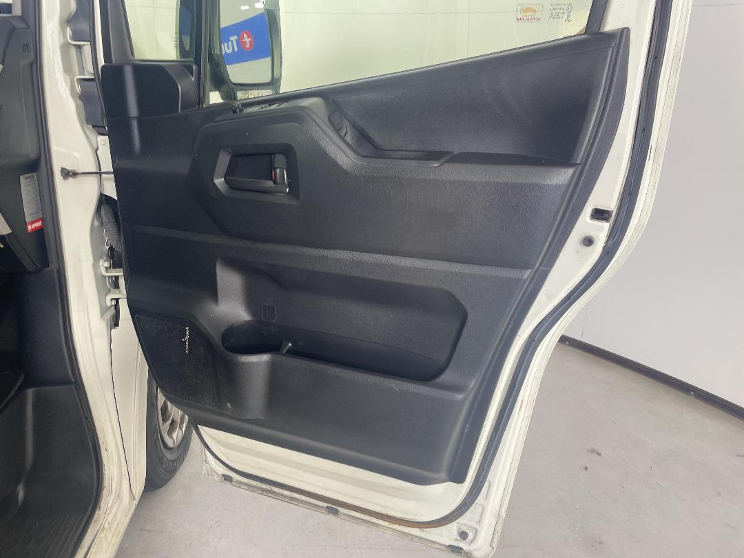 Photo '15' of Toyota Hiace