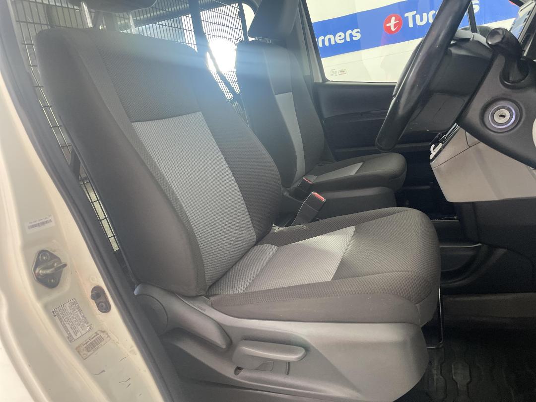 Photo '16' of Toyota Hiace