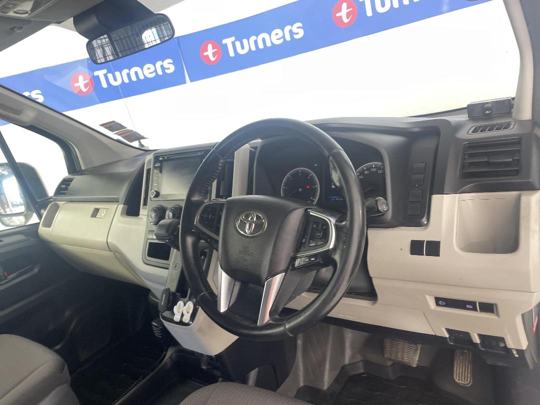 Photo '17' of Toyota Hiace