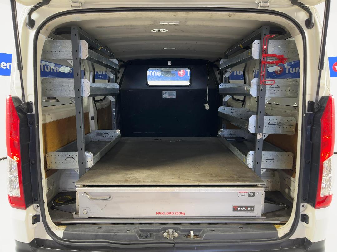 Photo '14' of Toyota Hiace