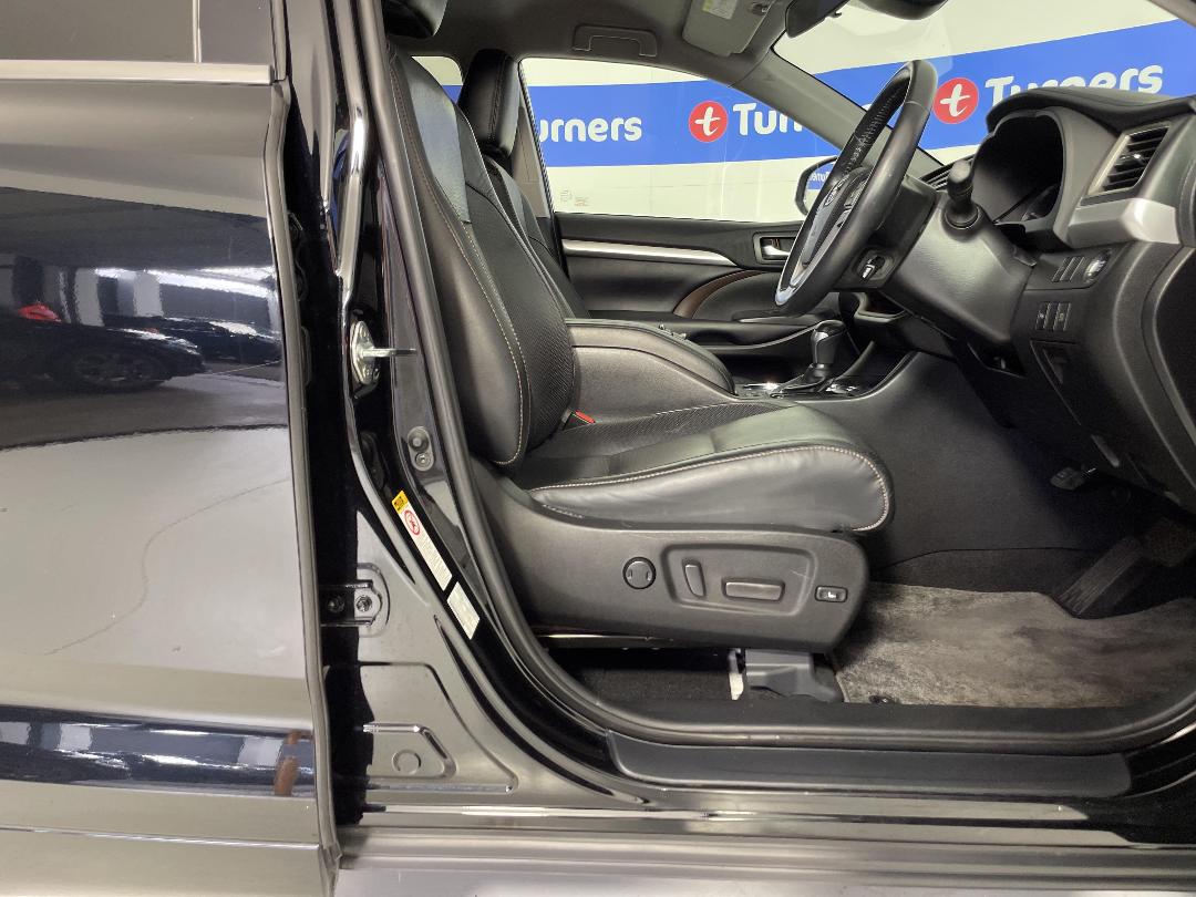 Photo '16' of Toyota Highlander