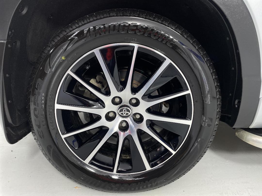 Photo '12' of Toyota Highlander