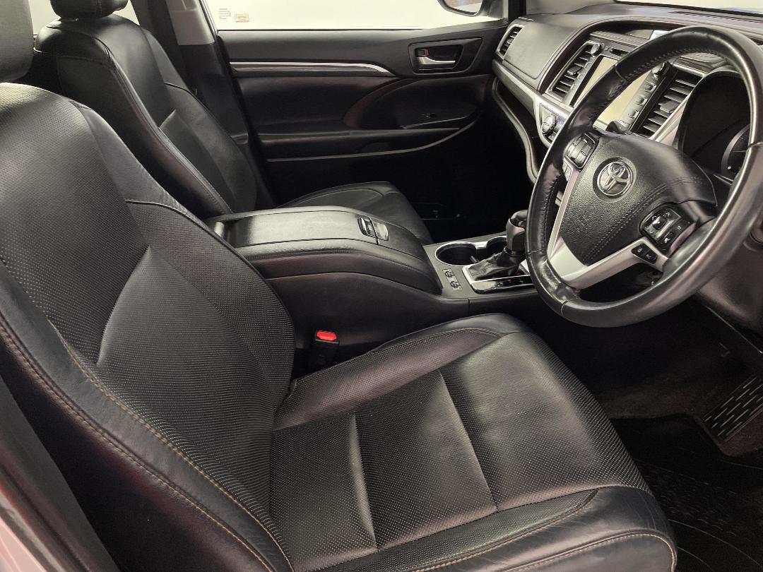 Photo '16' of Toyota Highlander