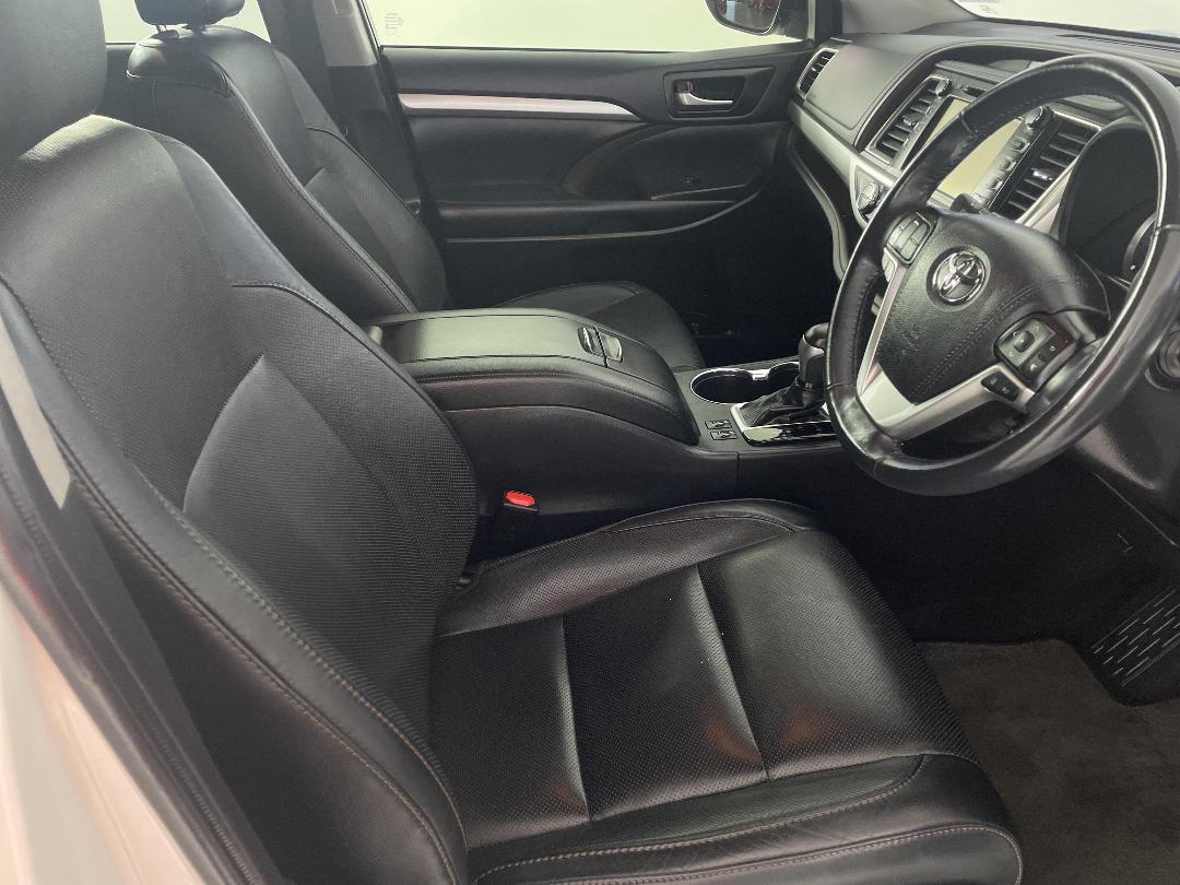 Photo '16' of Toyota Highlander