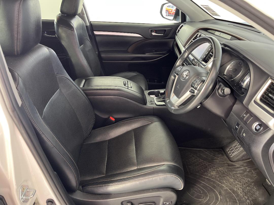 Photo '16' of Toyota Highlander