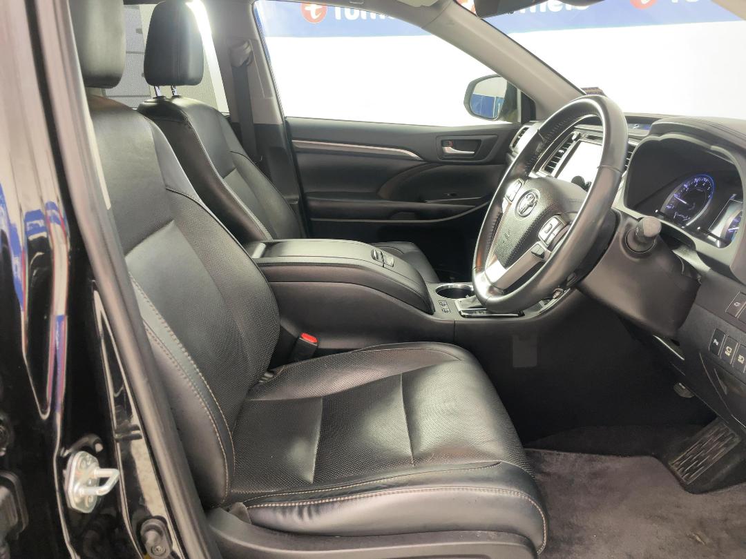 Photo '16' of Toyota Highlander Photo '16' of Toyota Highlander