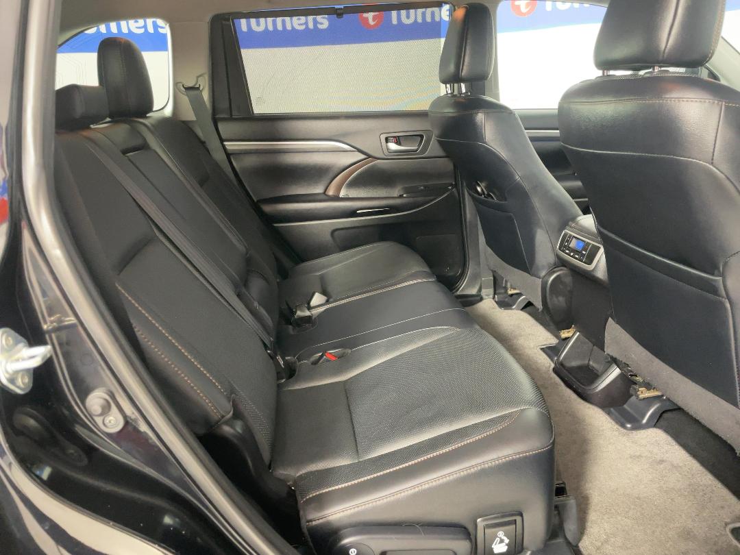 Photo '20' of Toyota Highlander Photo '20' of Toyota Highlander