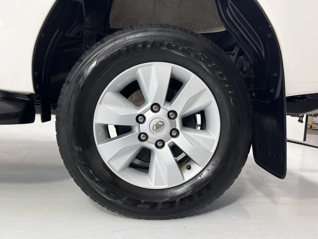 Photo '11' of Toyota Hilux