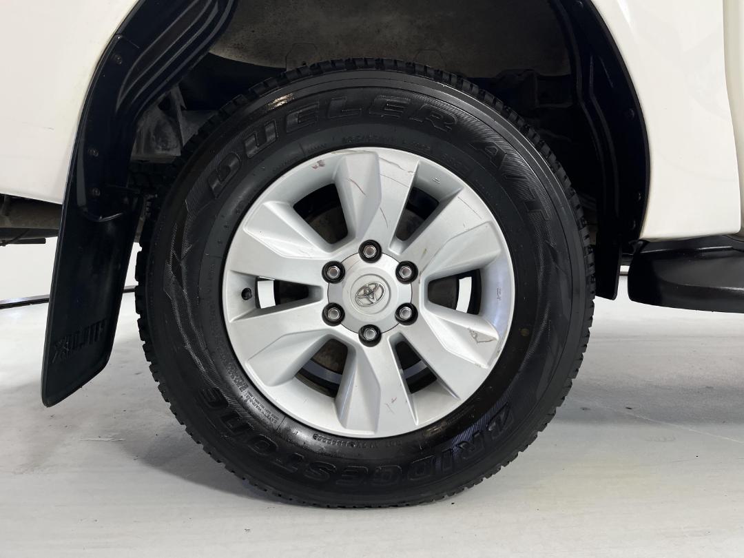 Photo '12' of Toyota Hilux