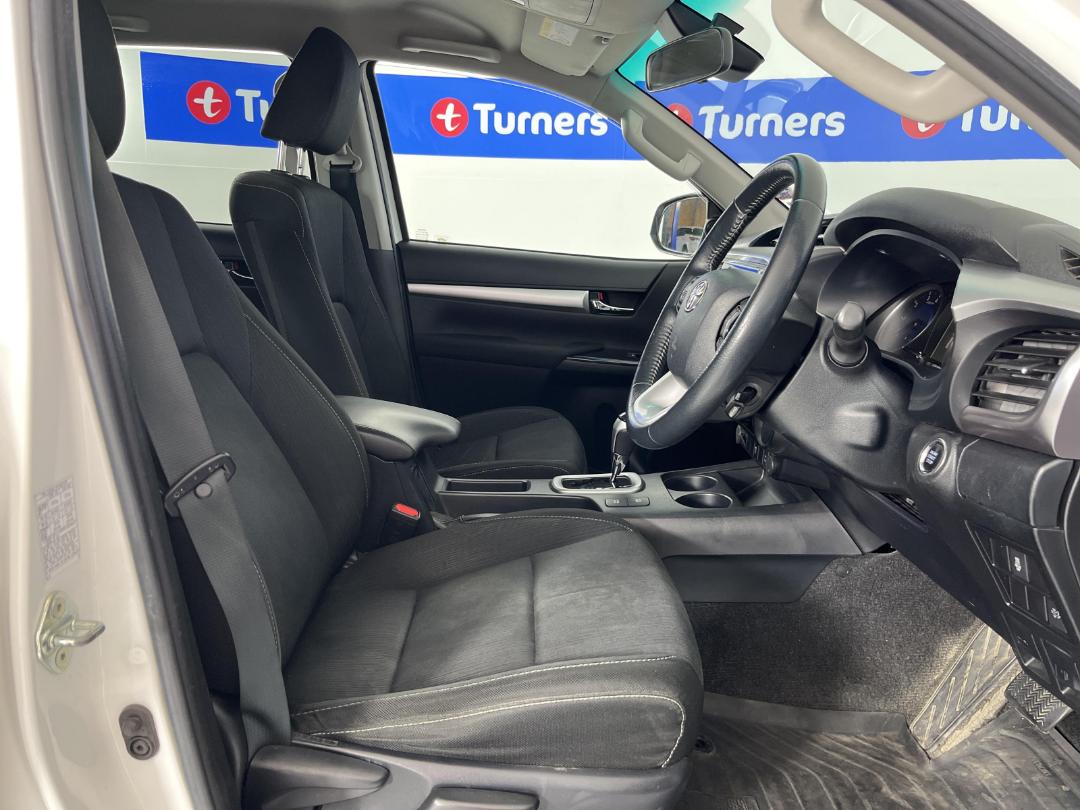 Photo '15' of Toyota Hilux