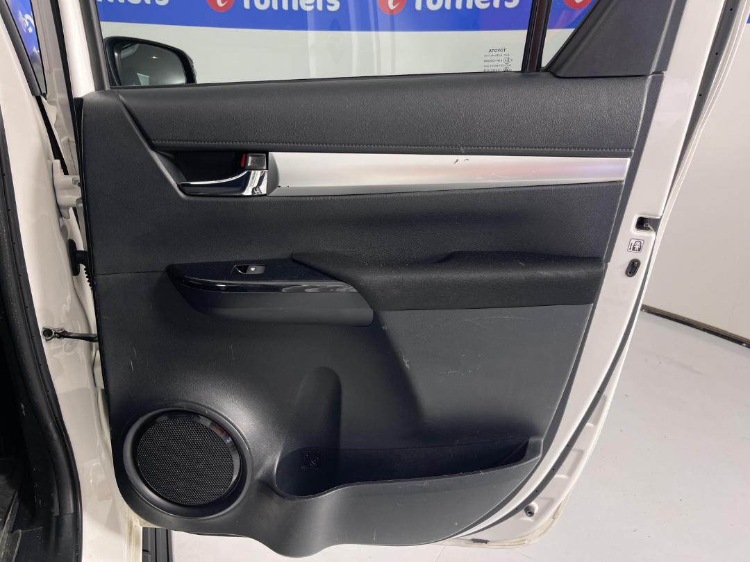 Photo '18' of Toyota Hilux