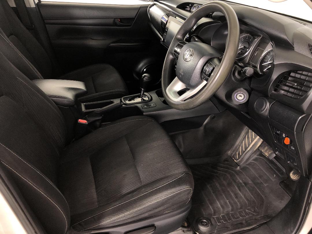 Photo '16' of Toyota Hilux