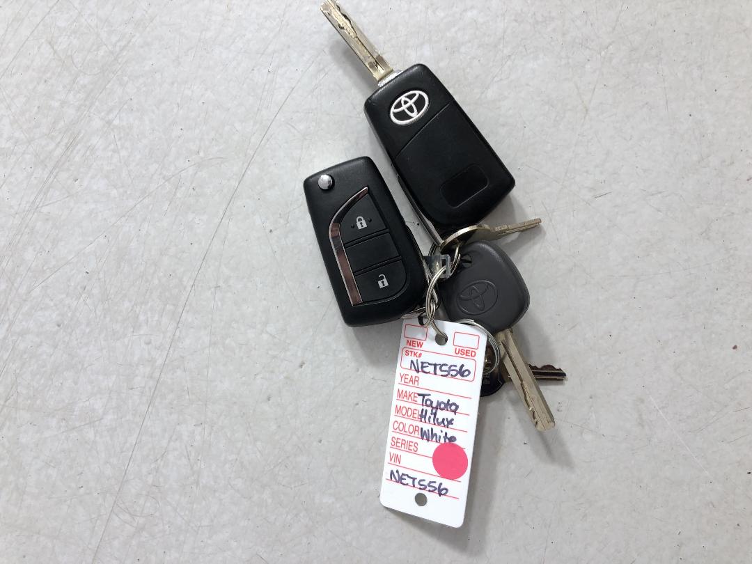 Photo '22' of Toyota Hilux