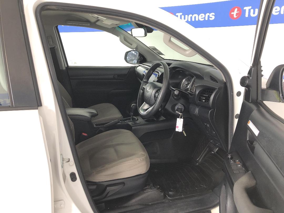 Photo '16' of Toyota Hilux