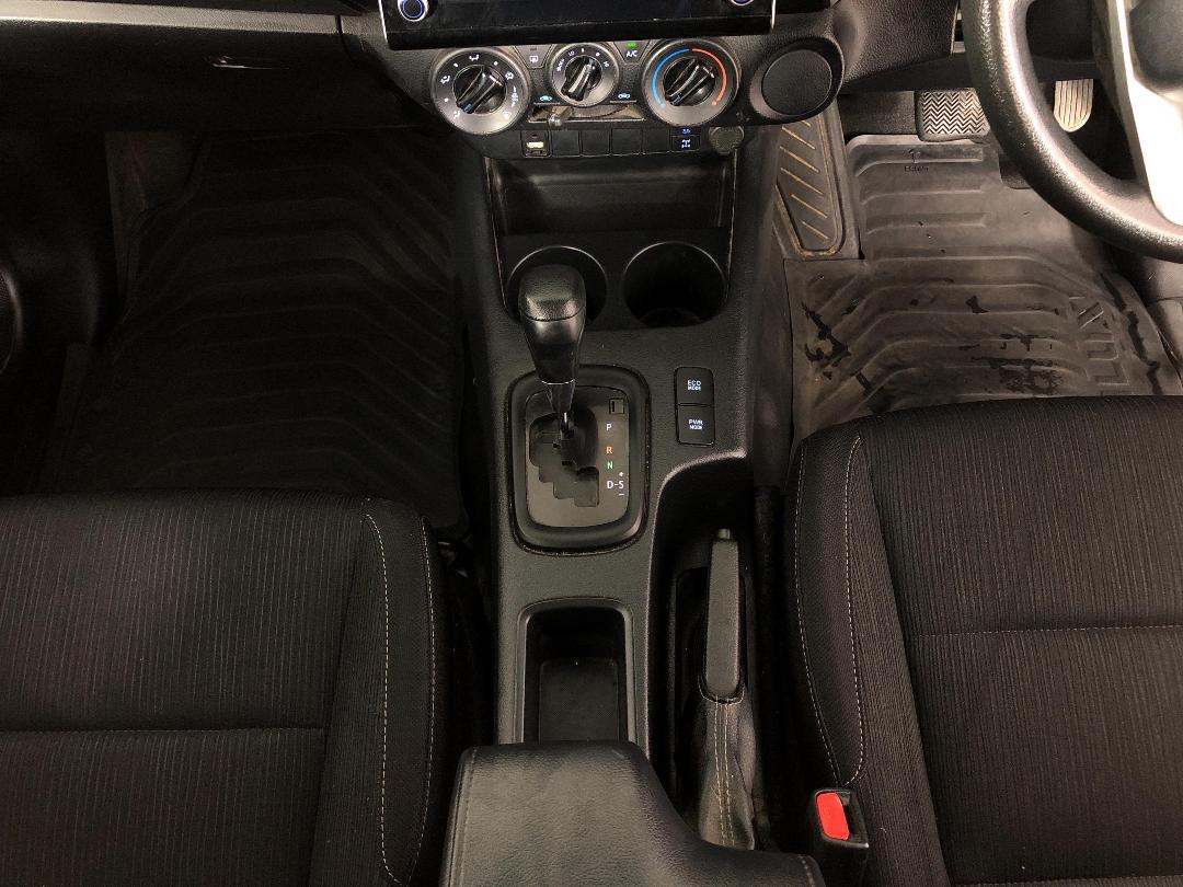 Photo '18' of Toyota Hilux