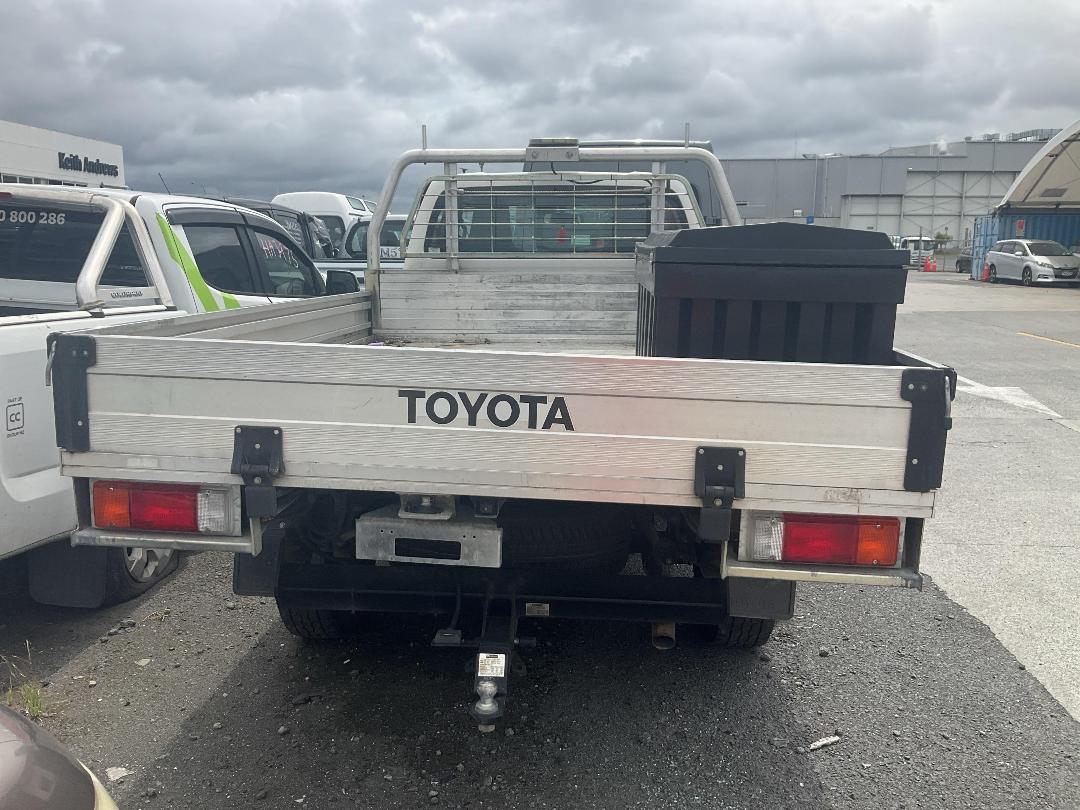 Photo '7' of Toyota Hilux SR TD SC/CC