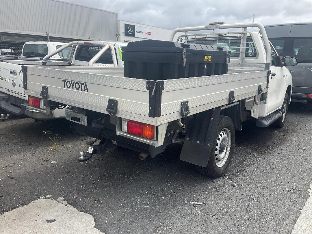 Photo '8' of Toyota Hilux SR TD SC/CC