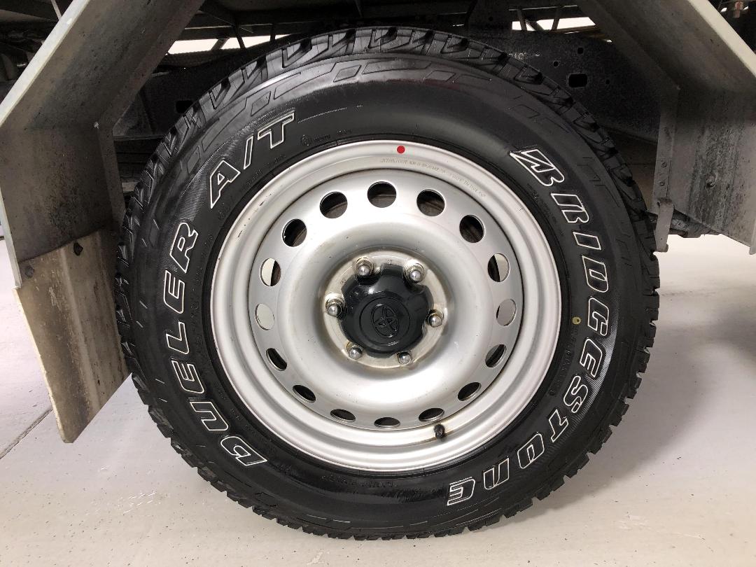 Photo '12' of Toyota Hilux