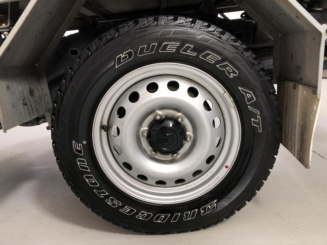 Photo '11' of Toyota Hilux