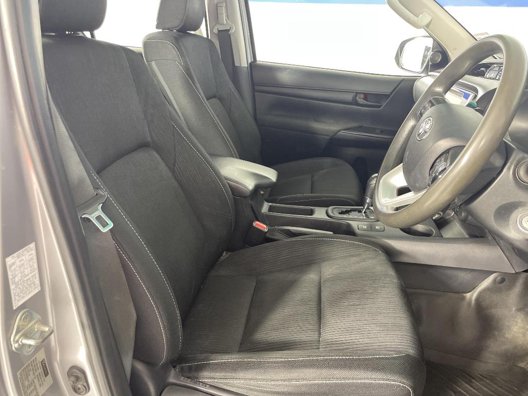 Photo '16' of Toyota Hilux