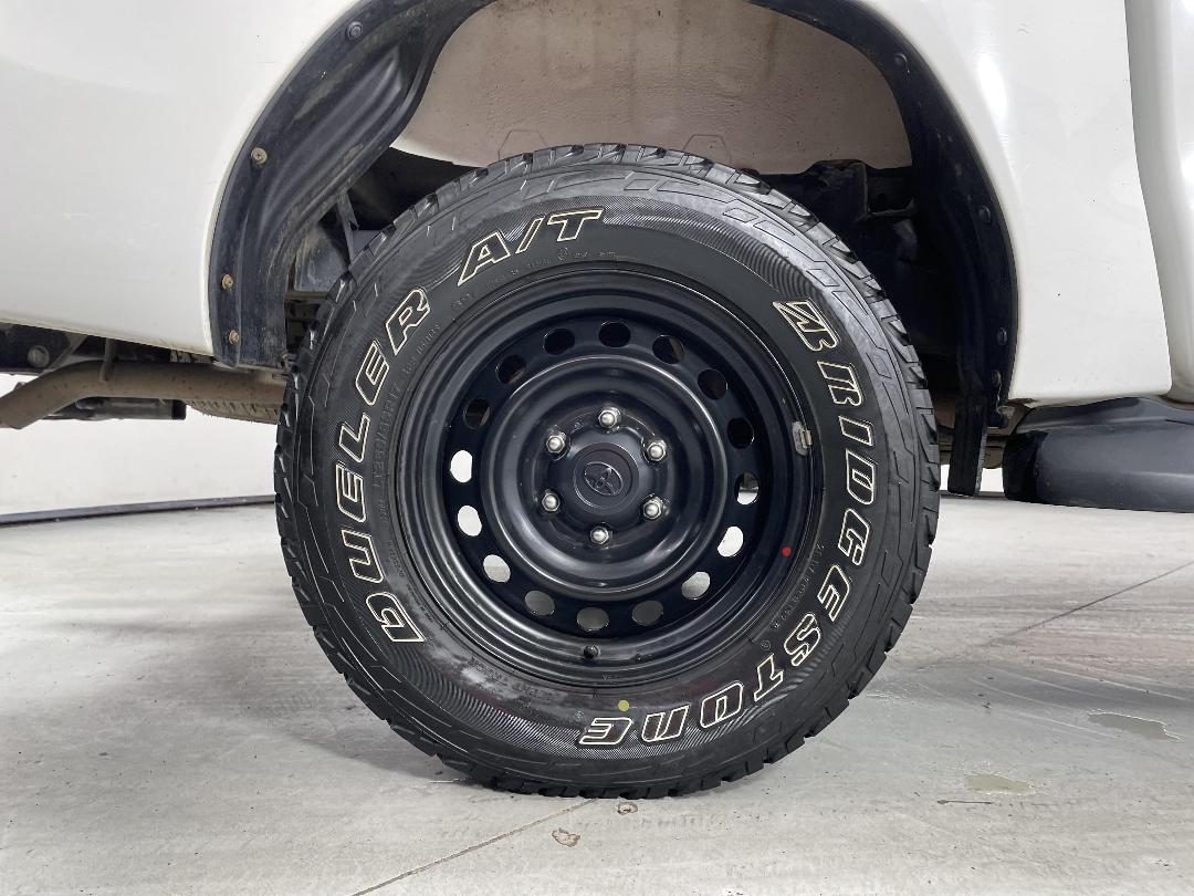 Photo '12' of Toyota Hilux