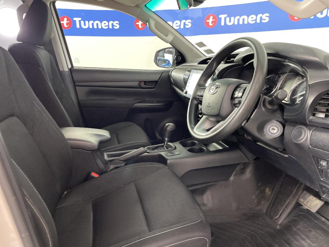 Photo '16' of Toyota Hilux