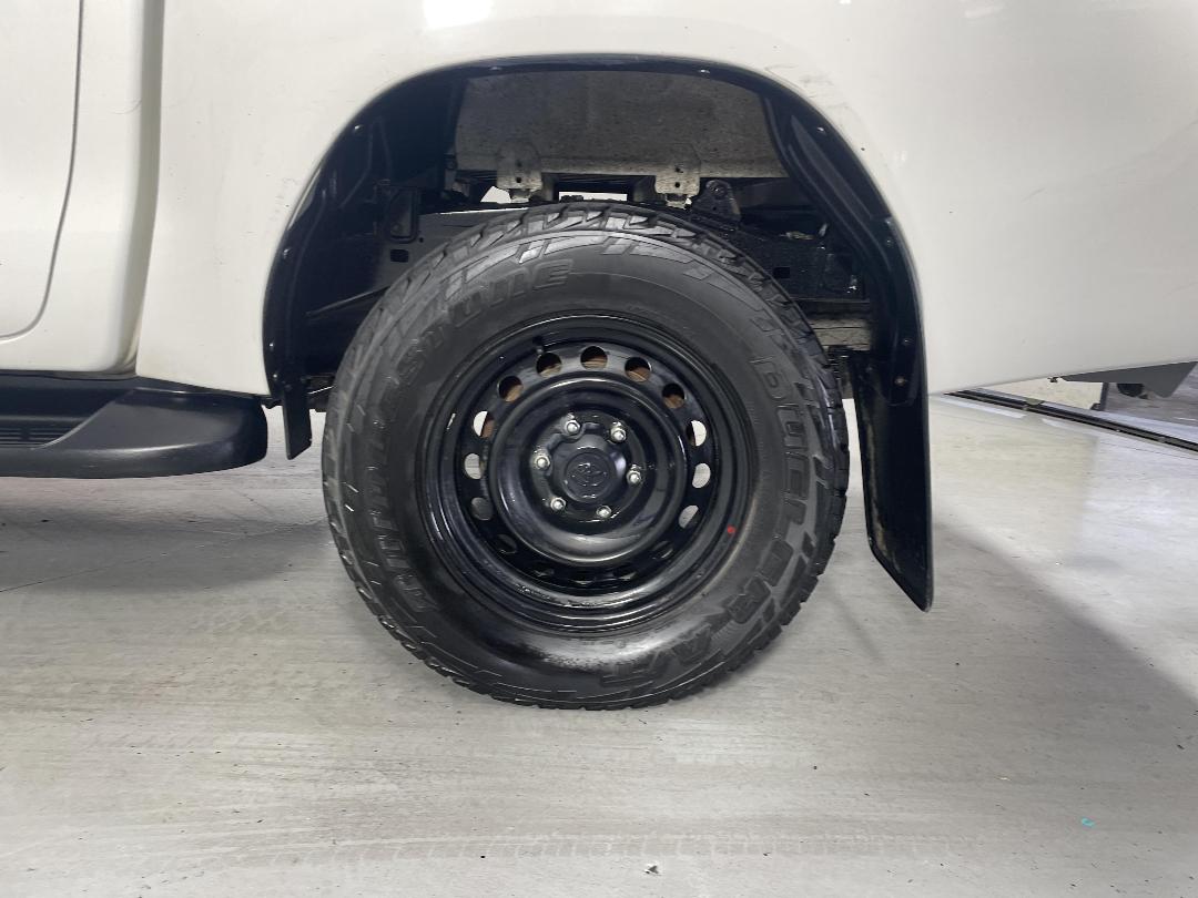 Photo '11' of Toyota Hilux