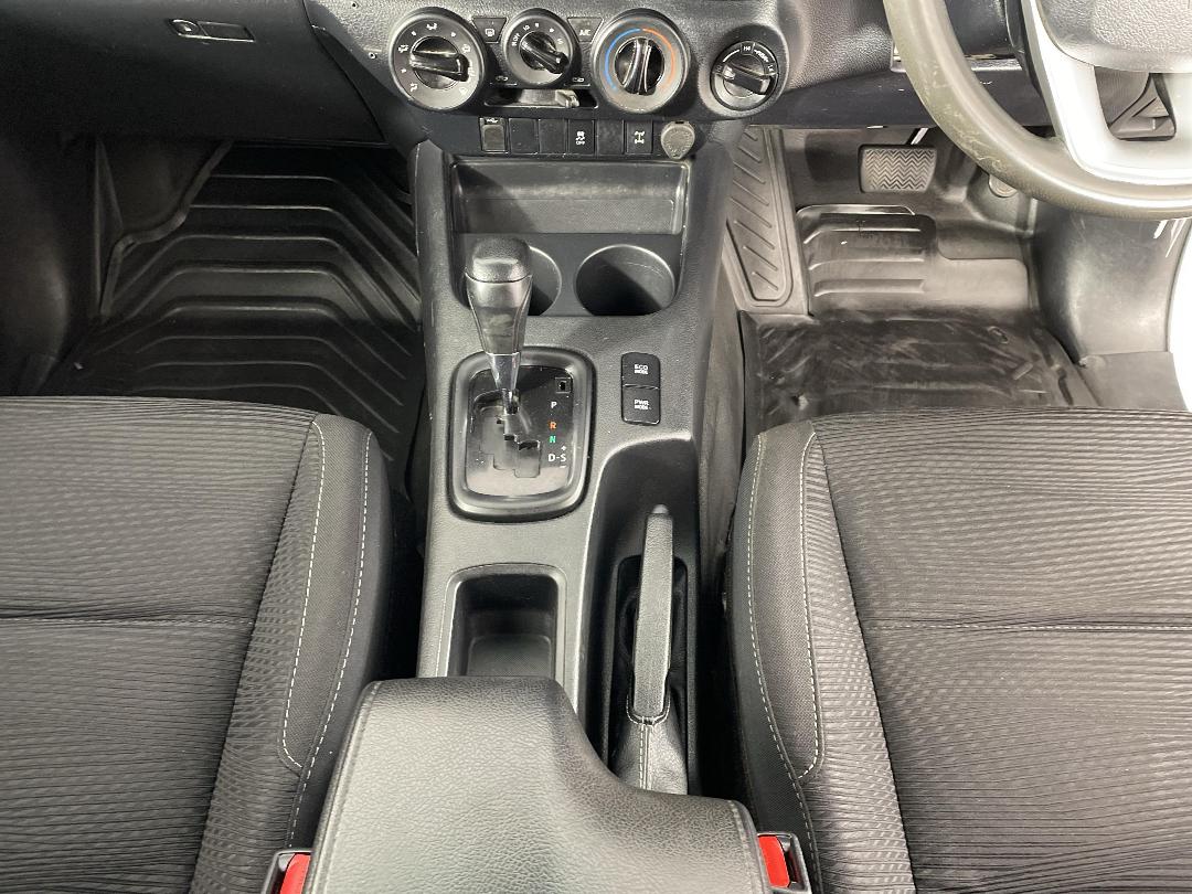 Photo '18' of Toyota Hilux