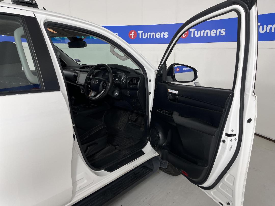 Photo '15' of Toyota Hilux