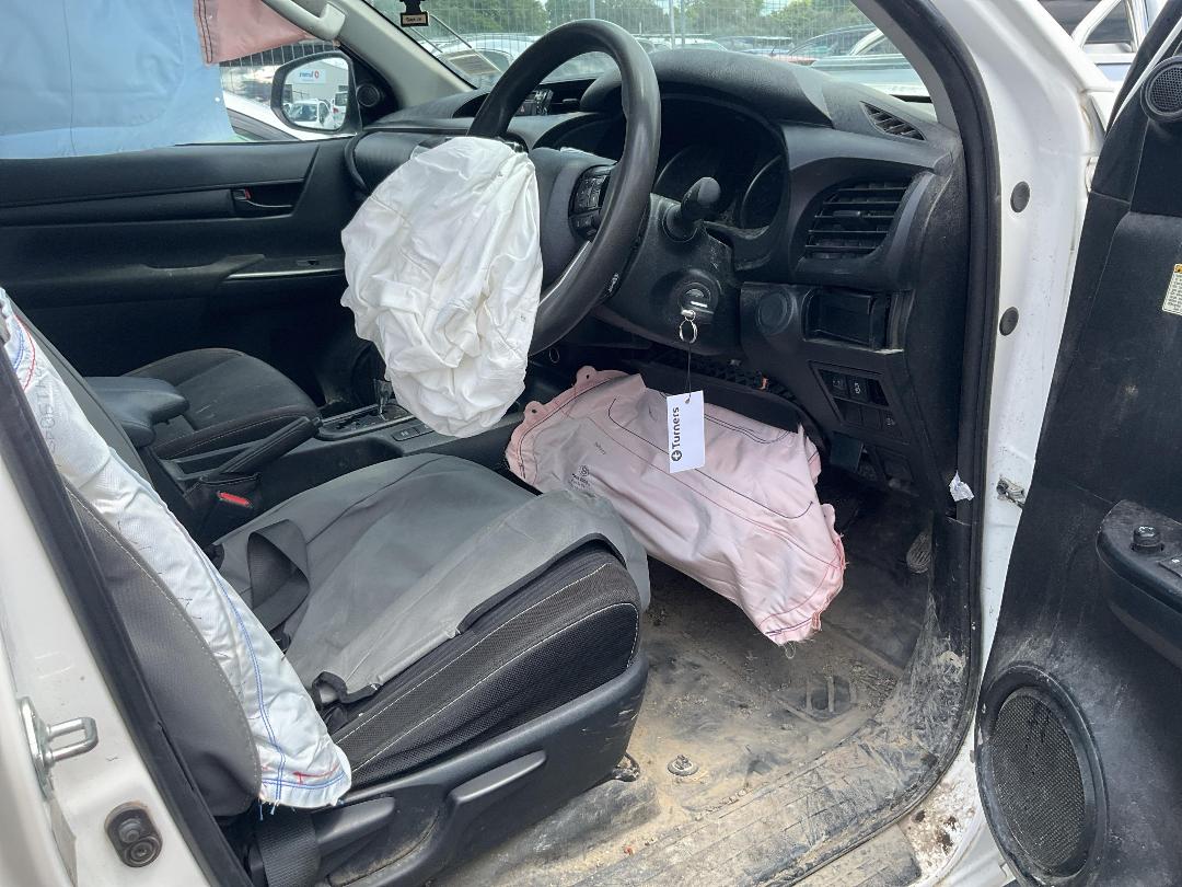 Photo '13' of Toyota Hilux SR TD DC Photo '13' of Toyota Hilux SR TD DC