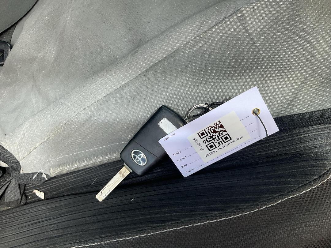 Photo '15' of Toyota Hilux SR TD DC Photo '15' of Toyota Hilux SR TD DC