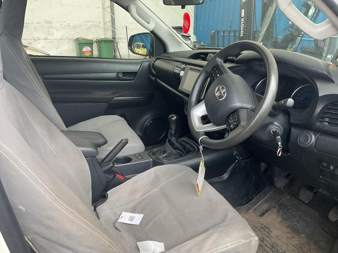 Photo '8' of Toyota Hilux SR TD SC/CC