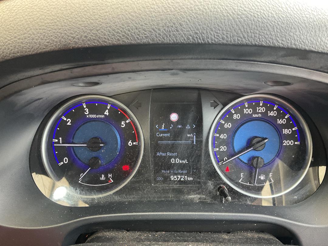 Photo '9' of Toyota Hilux SR TD SC/CC