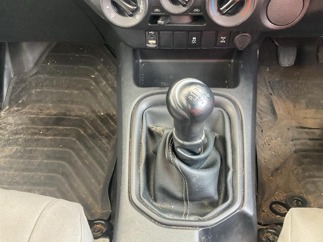 Photo '12' of Toyota Hilux SR TD SC/CC