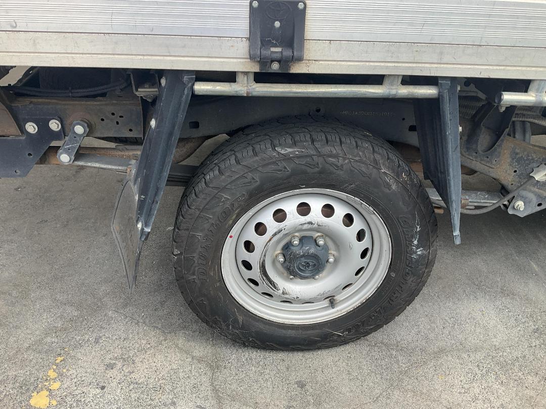 Photo '4' of Toyota Hilux SR TD SC/CC