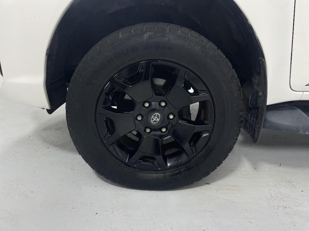 Photo '10' of Toyota Hilux