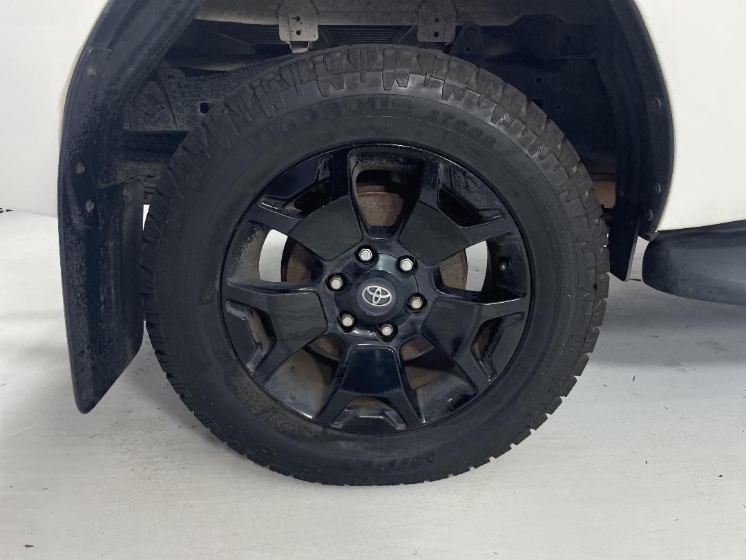 Photo '12' of Toyota Hilux