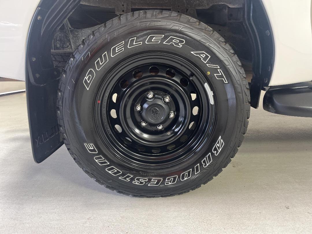 Photo '12' of Toyota Hilux