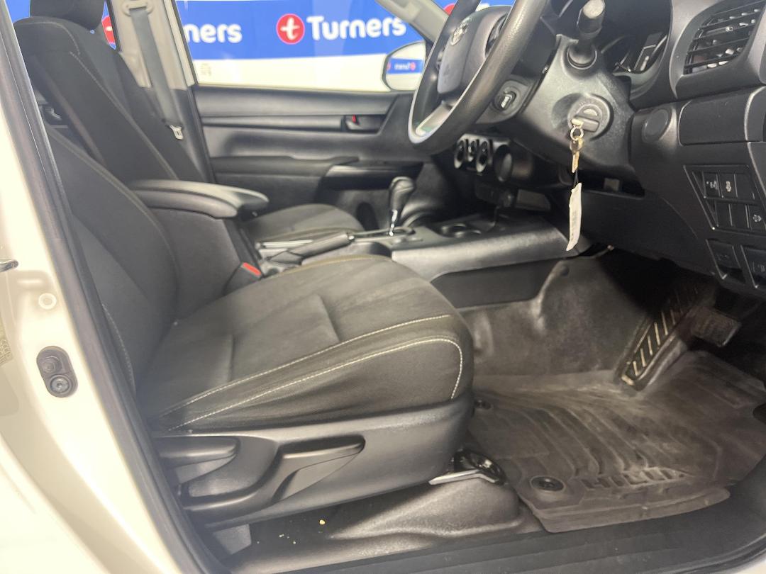 Photo '16' of Toyota Hilux