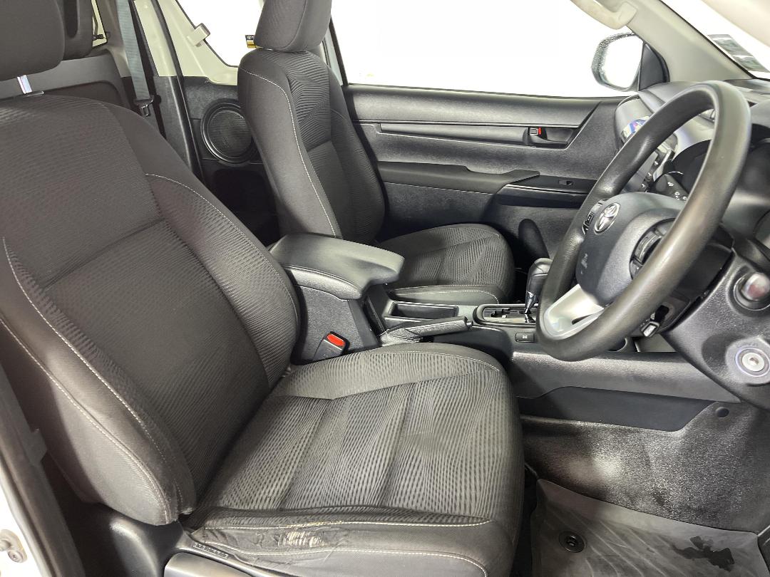 Photo '16' of Toyota Hilux