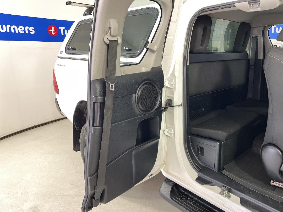 Photo '19' of Toyota Hilux