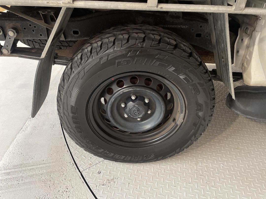 Photo '12' of Toyota Hilux